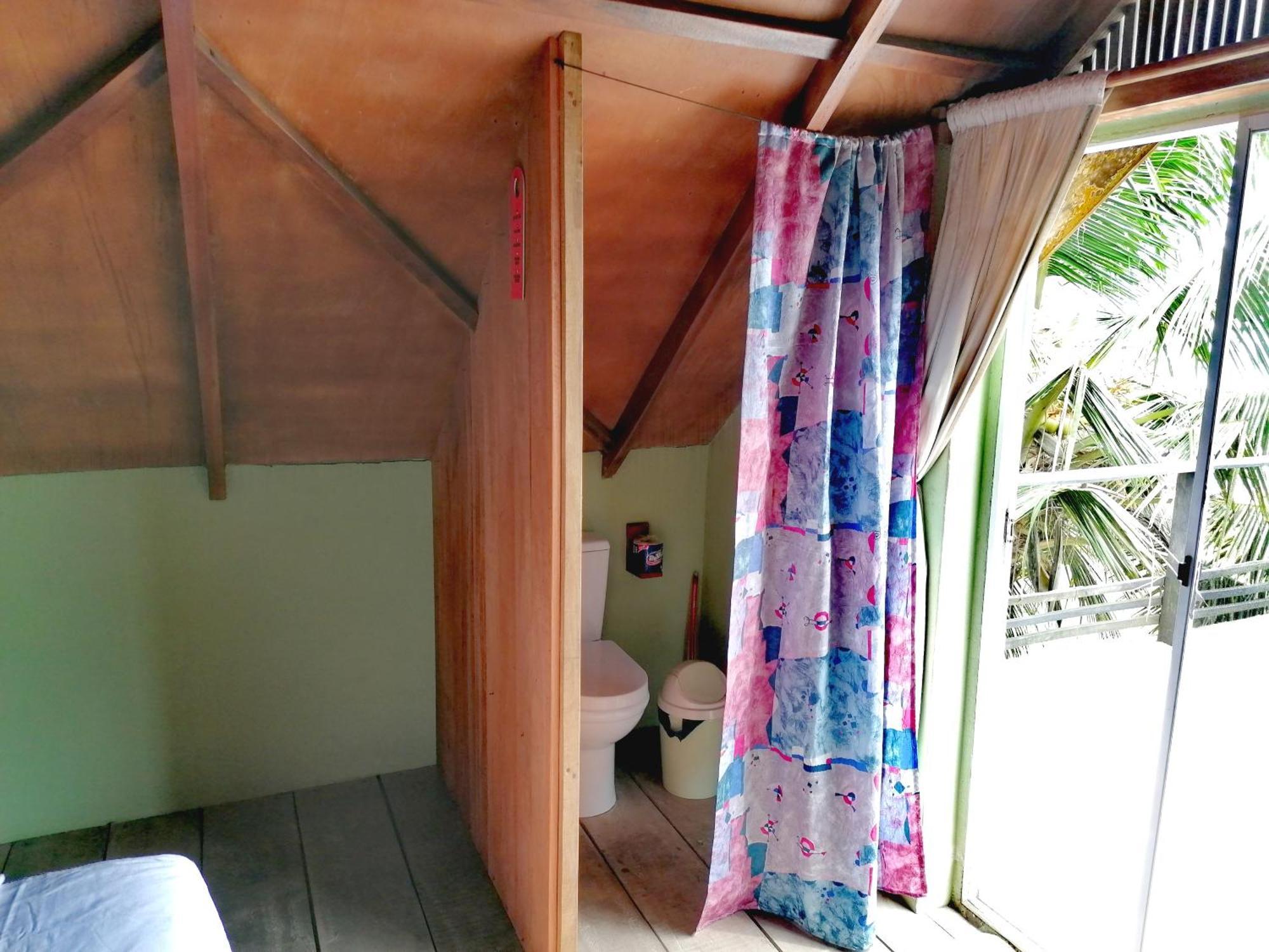 Afro Beach Eco Resort Butre Kamer foto