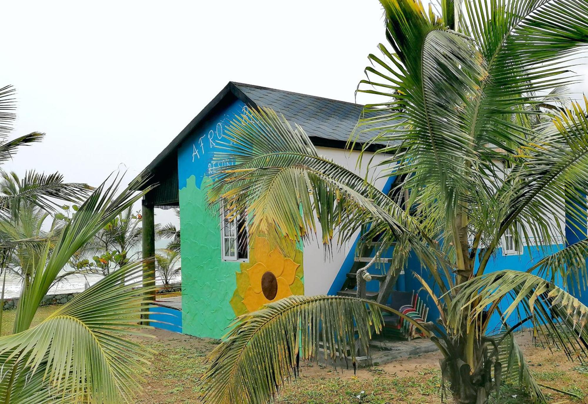 Afro Beach Eco Resort Butre Kamer foto